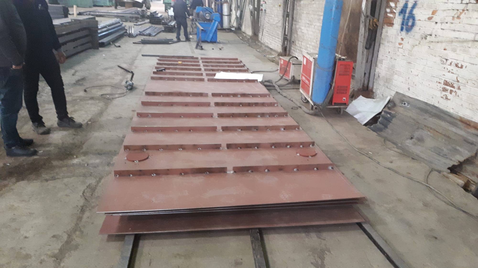 SUBMERSIBLE PONTOON PRODUCTION AND SUPPLY FOR LATINA PICTURES 5