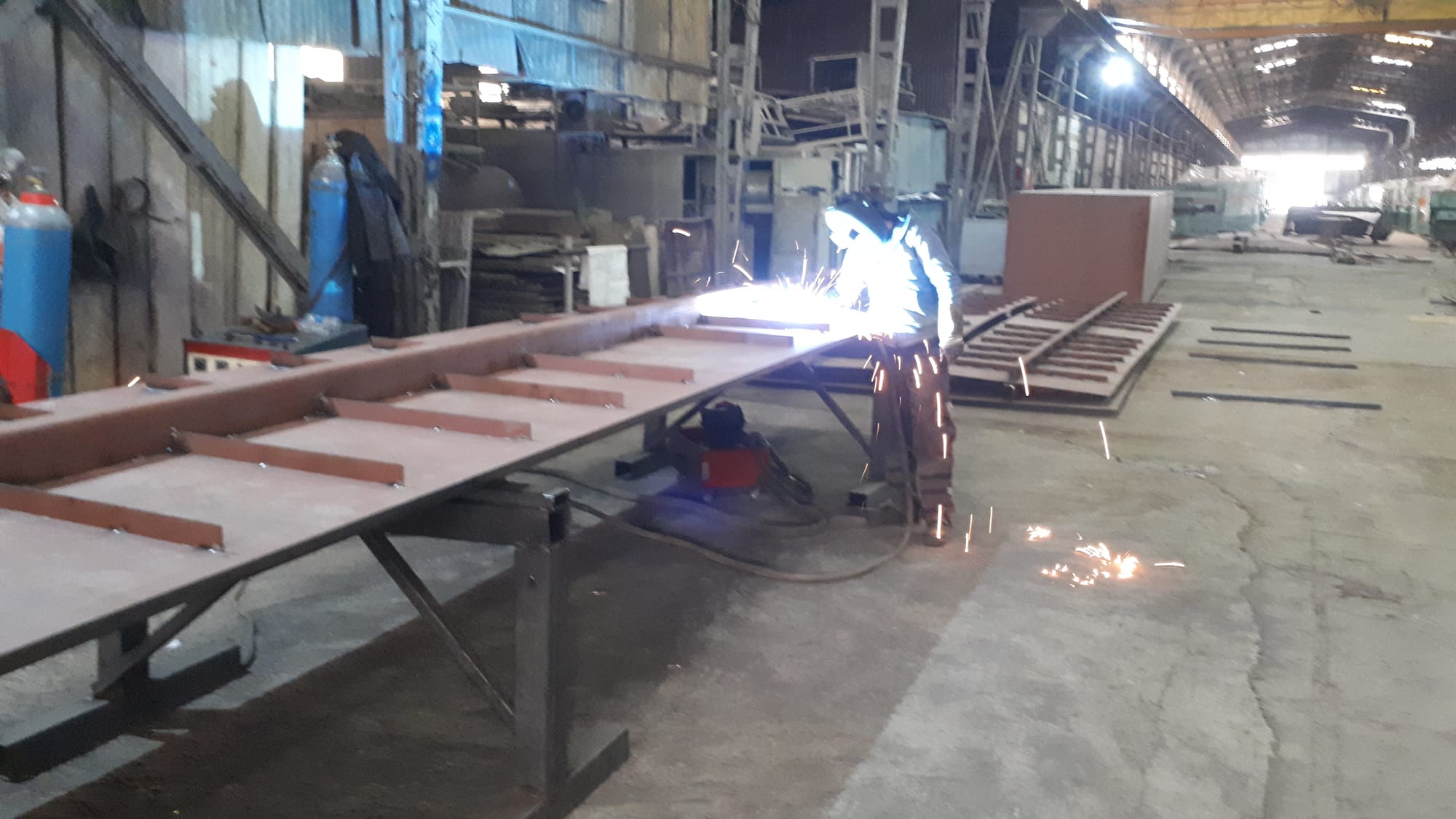 SUBMERSIBLE PONTOON PRODUCTION AND SUPPLY FOR LATINA PICTURES 12