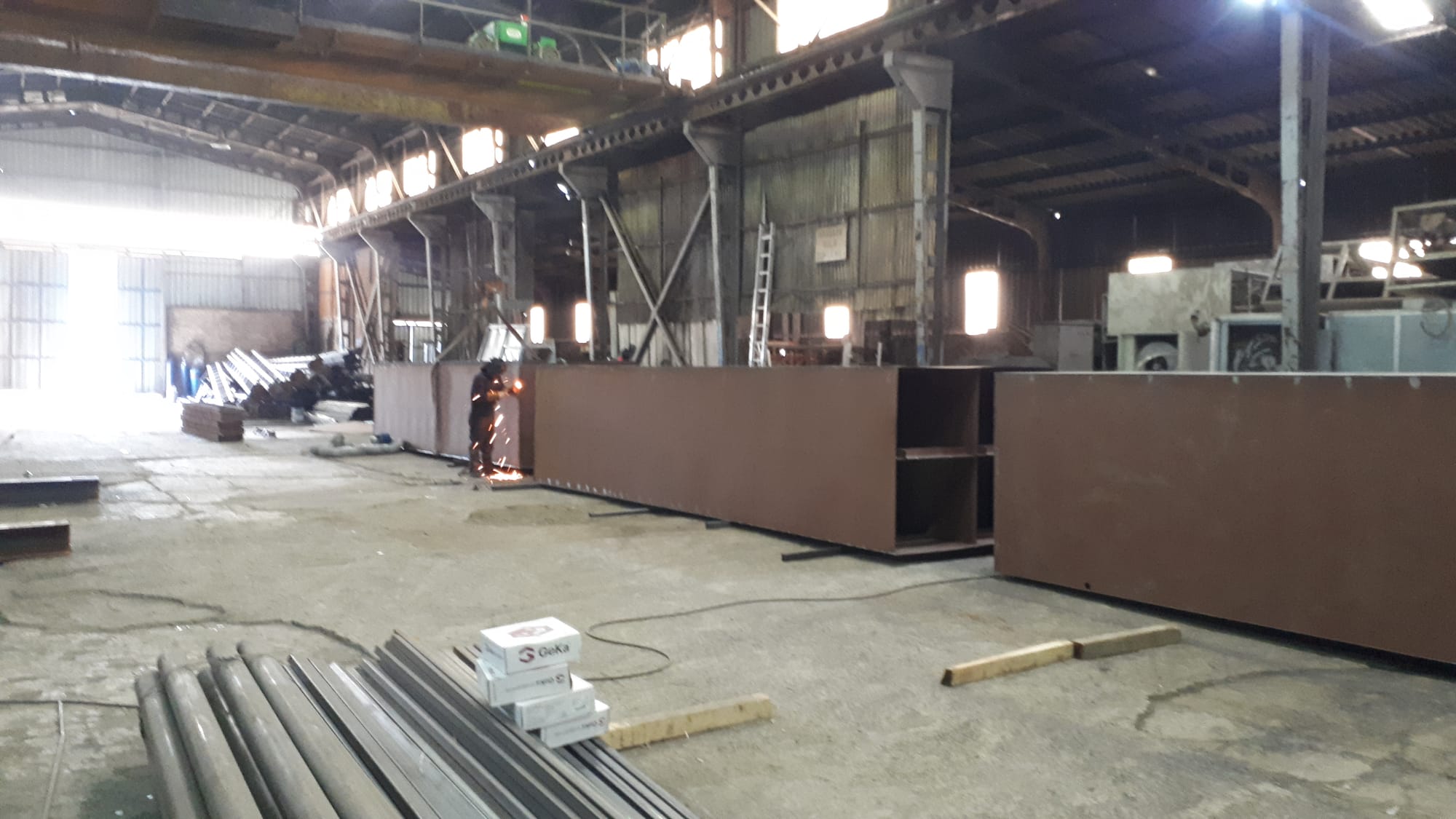 SUBMERSIBLE PONTOON PRODUCTION AND SUPPLY FOR LATINA PICTURES 25