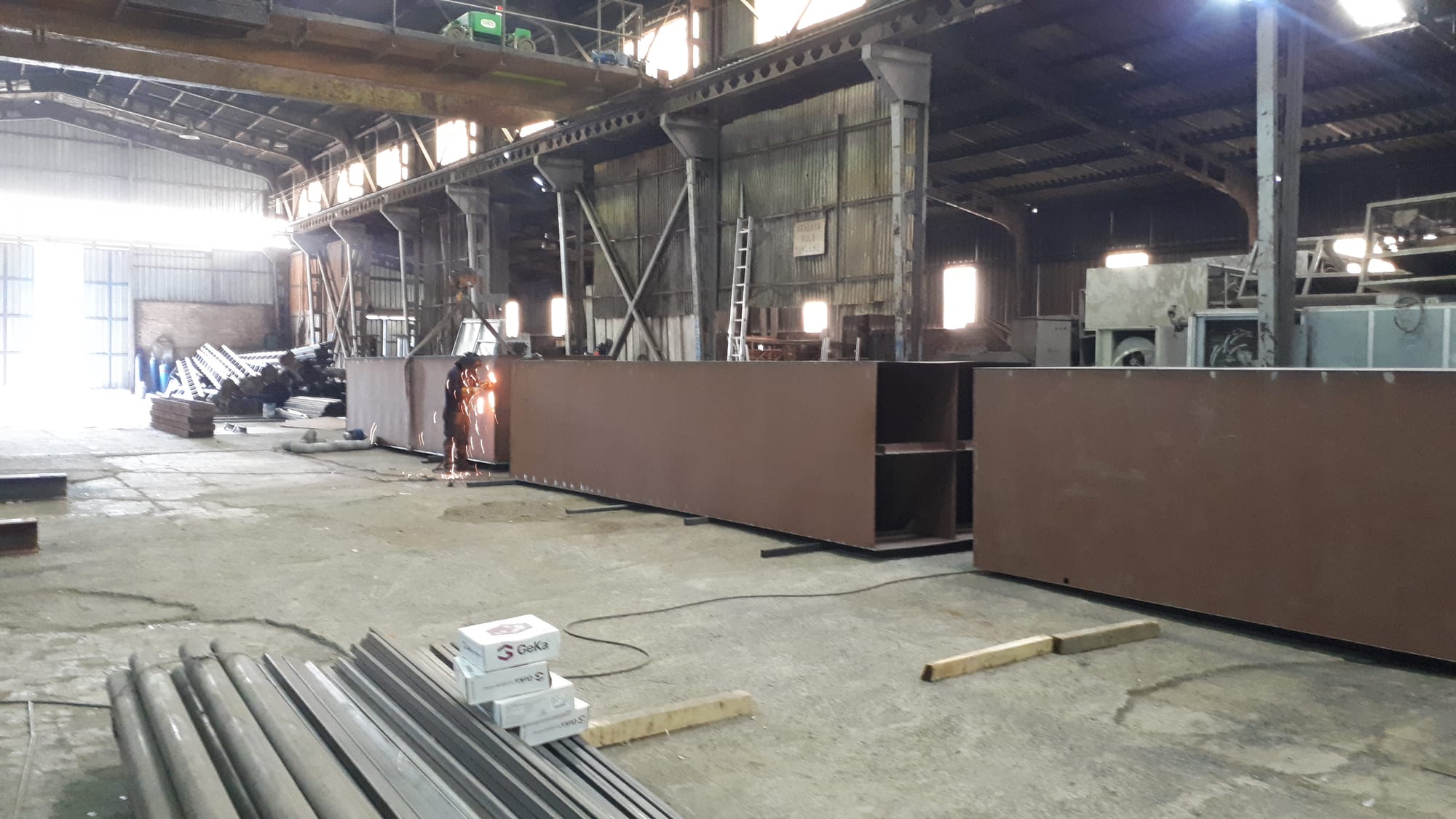 SUBMERSIBLE PONTOON PRODUCTION AND SUPPLY FOR LATINA PICTURES 26