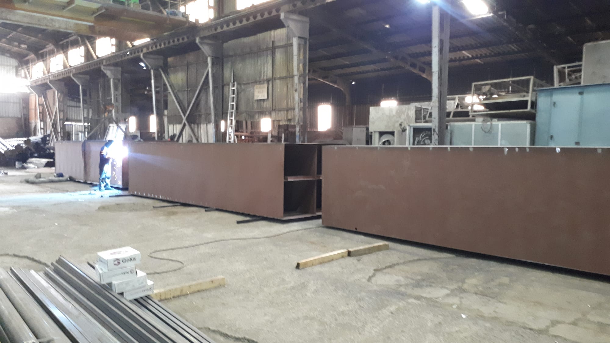 SUBMERSIBLE PONTOON PRODUCTION AND SUPPLY FOR LATINA PICTURES 28
