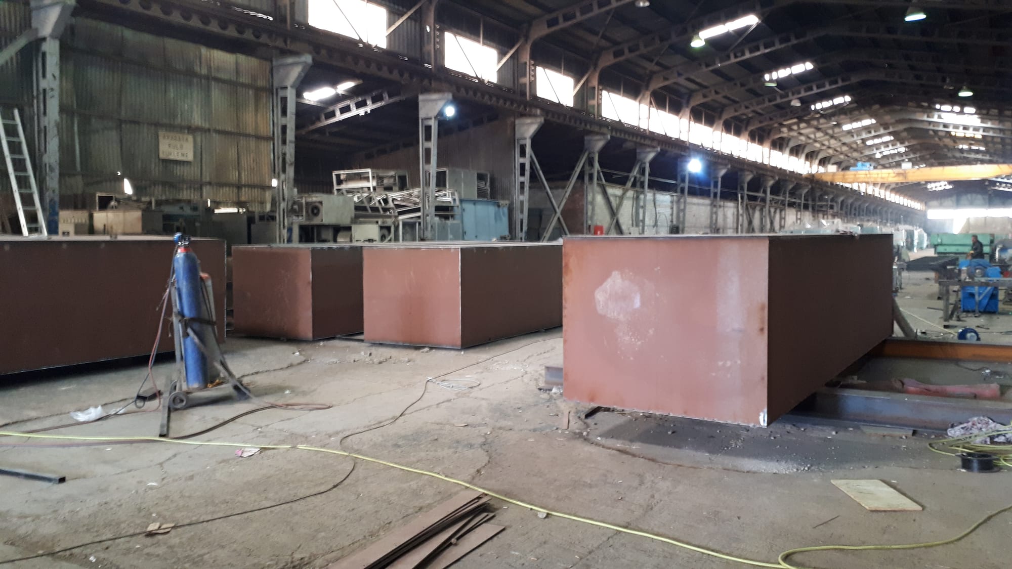 SUBMERSIBLE PONTOON PRODUCTION AND SUPPLY FOR LATINA PICTURES 34