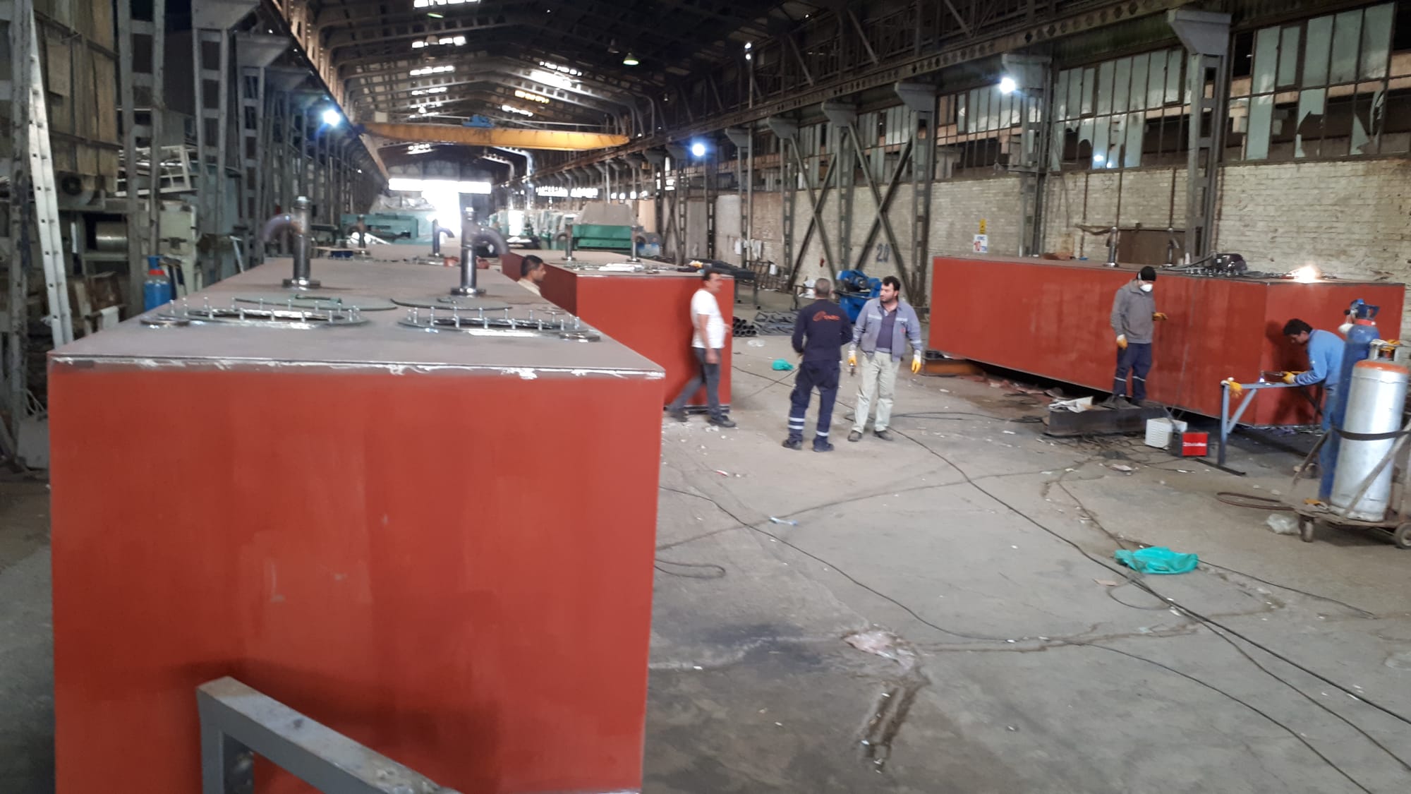 SUBMERSIBLE PONTOON PRODUCTION AND SUPPLY FOR LATINA PICTURES 40