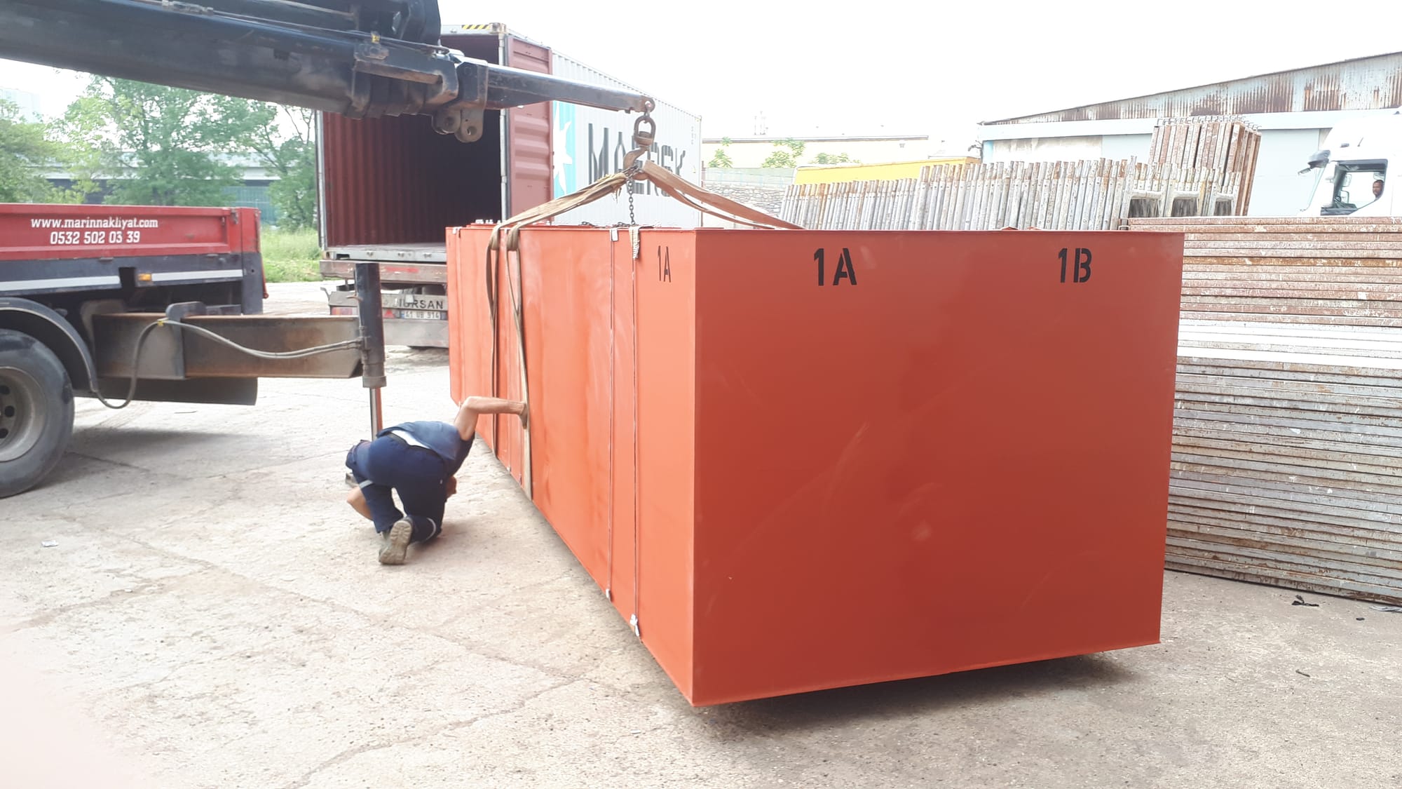 SUBMERSIBLE PONTOON PRODUCTION AND SUPPLY FOR LATINA PICTURES 50