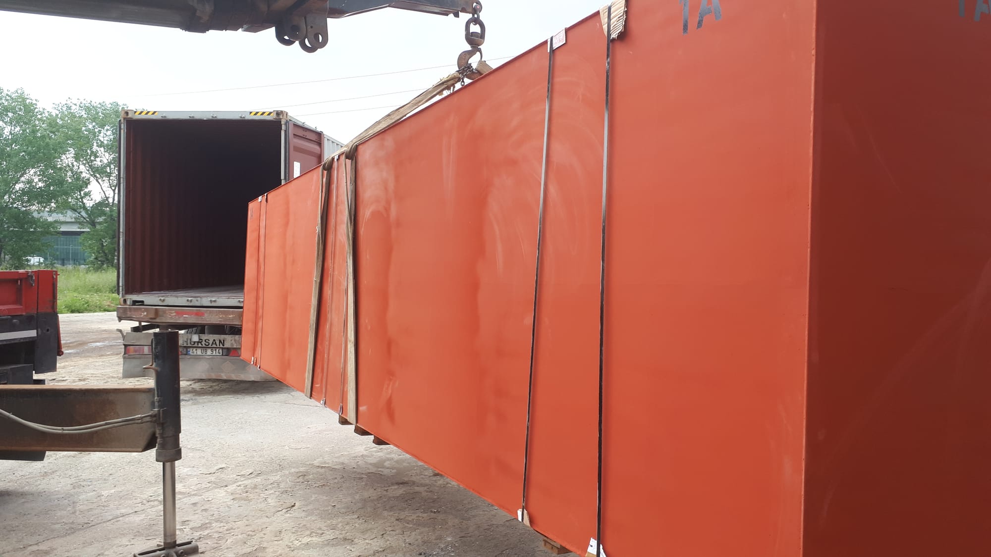 SUBMERSIBLE PONTOON PRODUCTION AND SUPPLY FOR LATINA PICTURES 52