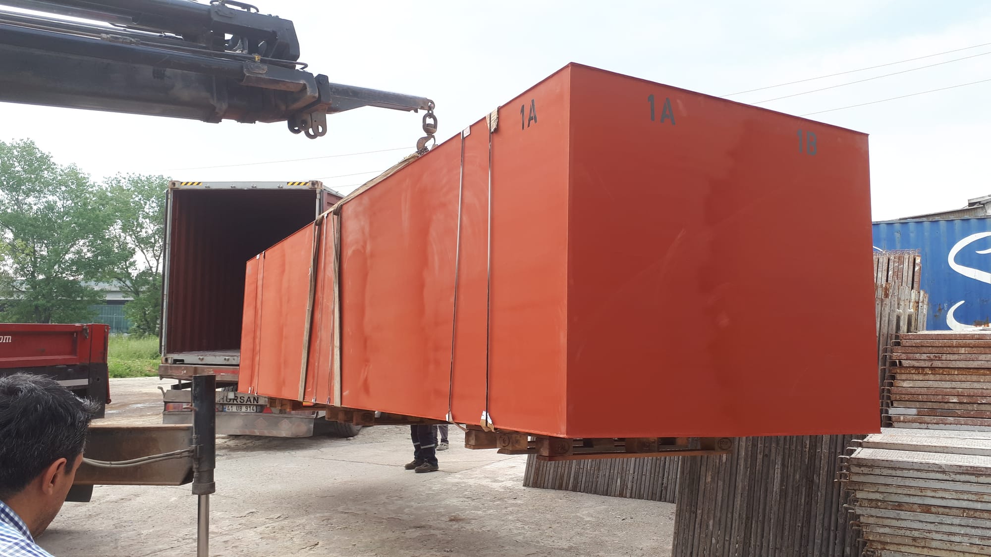 SUBMERSIBLE PONTOON PRODUCTION AND SUPPLY FOR LATINA PICTURES 53