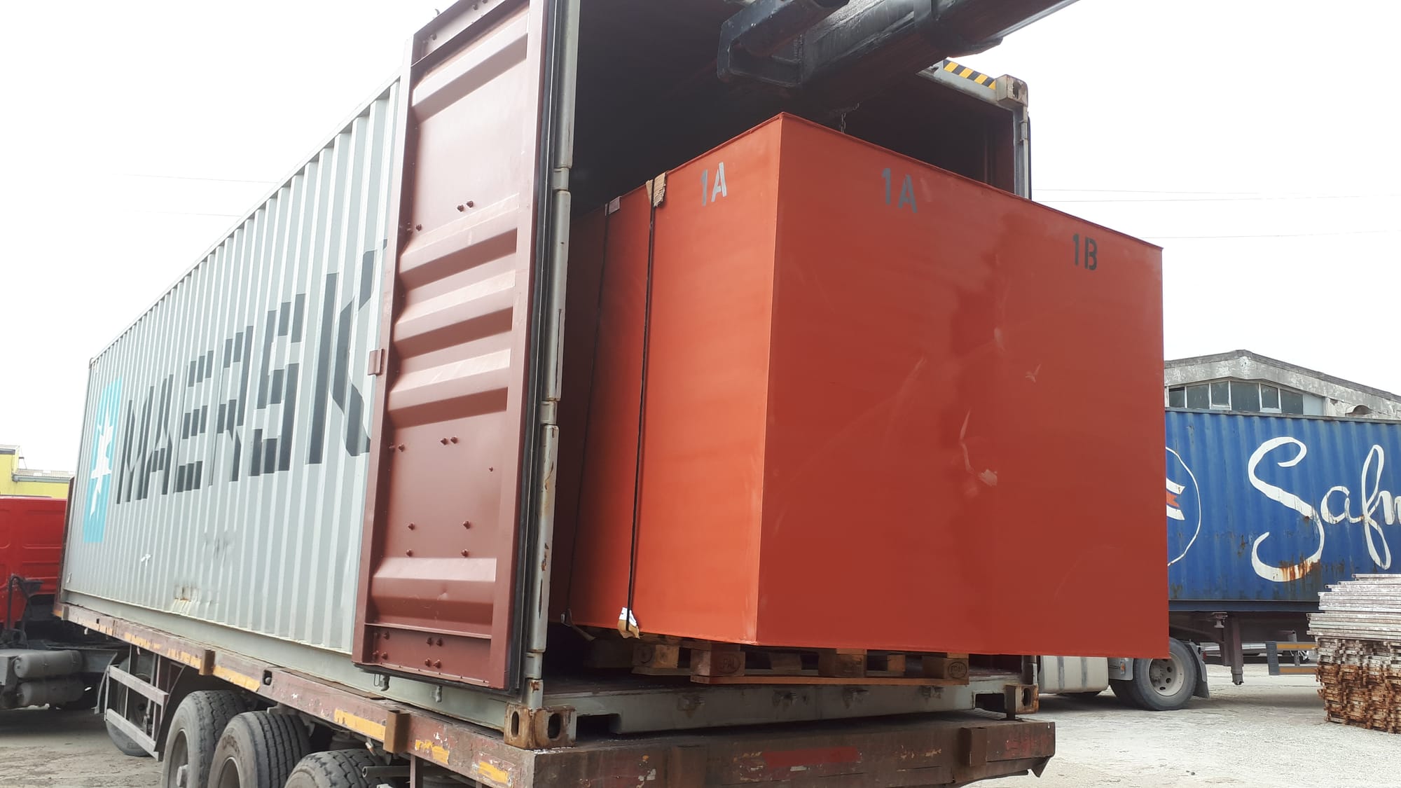 SUBMERSIBLE PONTOON PRODUCTION AND SUPPLY FOR LATINA PICTURES 60