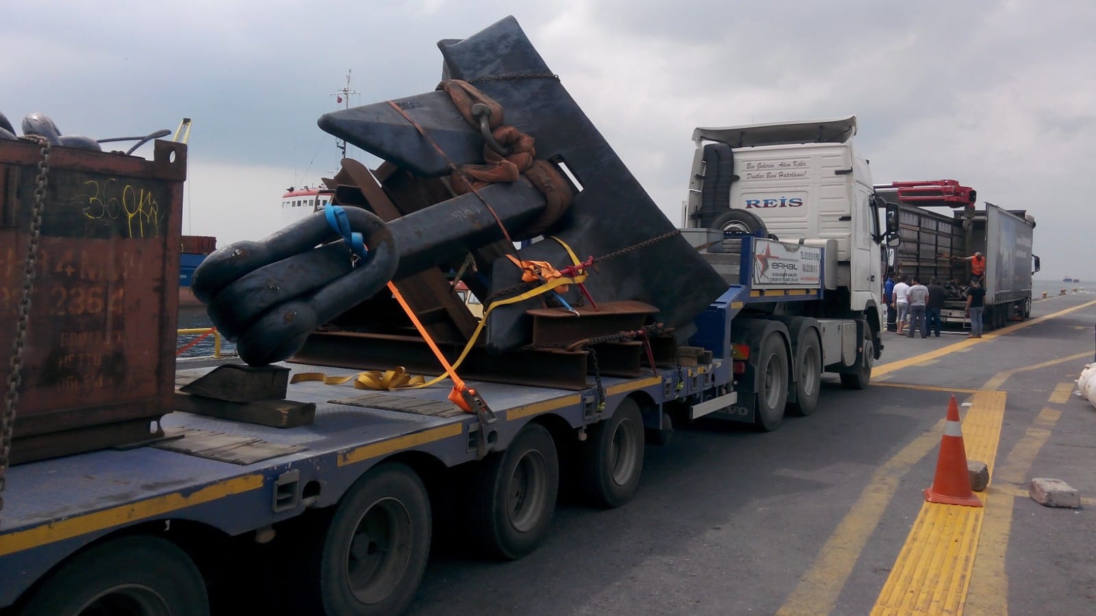 M/V Mineral Dragon: anchor and chain installation at the Bosphorus 6
