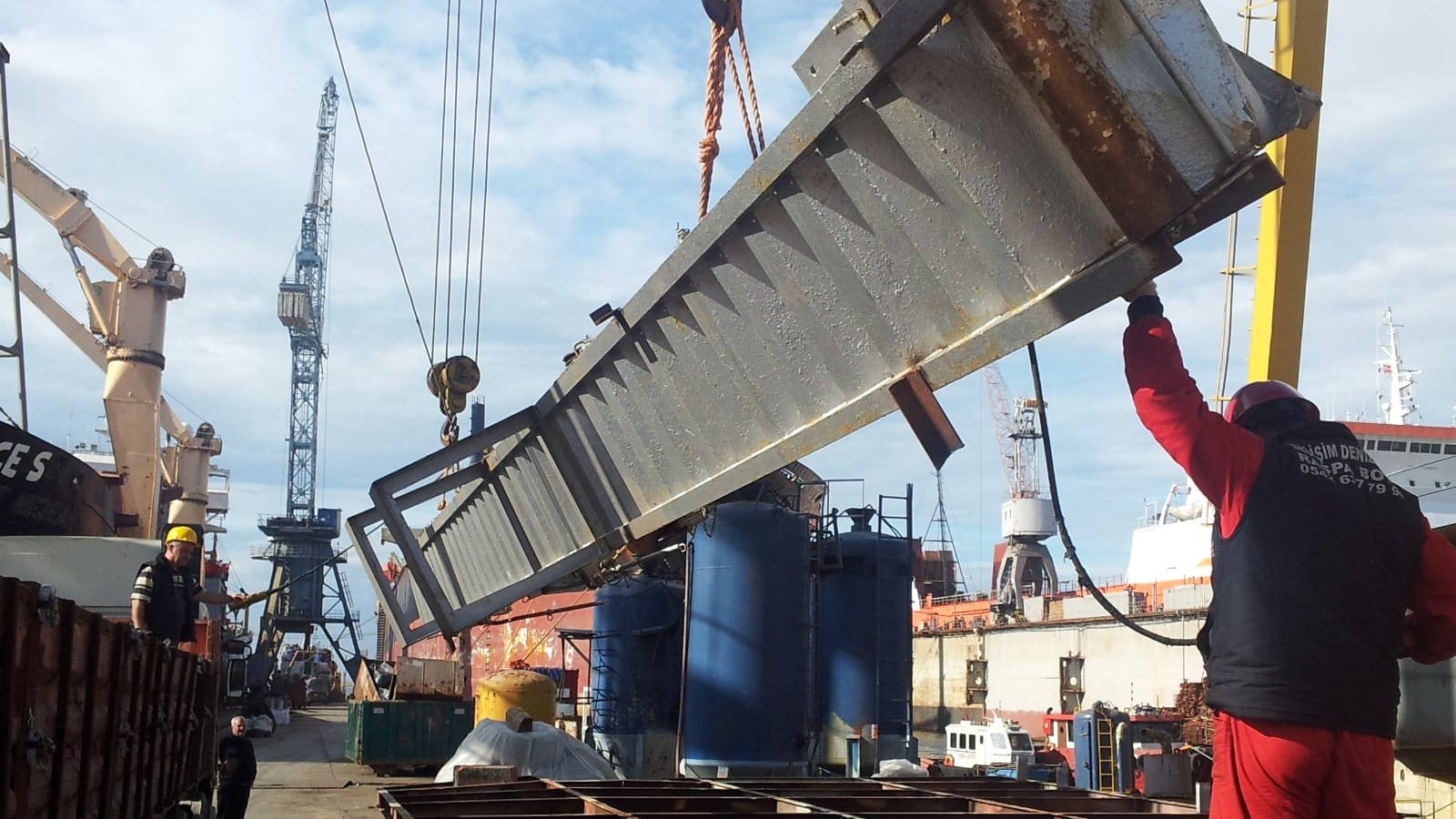 M/V Nord Maru: gangway repair during cargo discharge 6