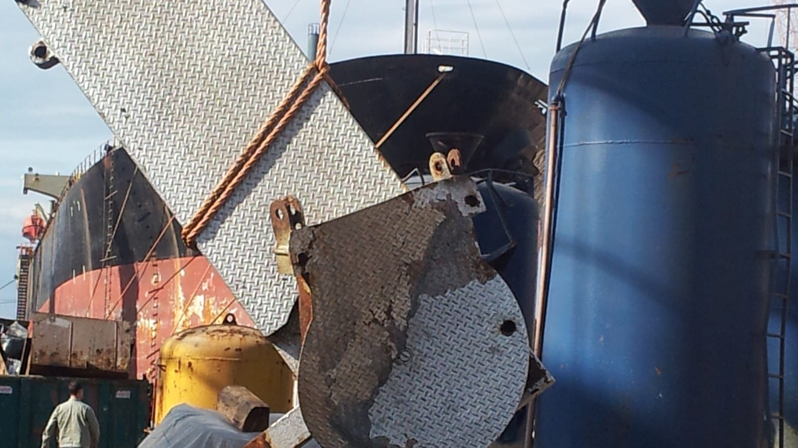 M/V Nord Maru: gangway repair during cargo discharge 5