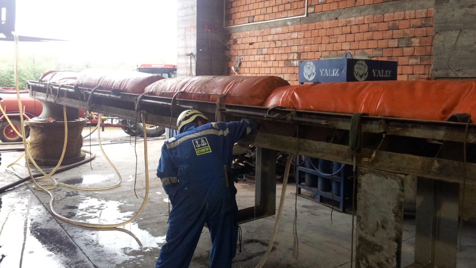 M/V Nord Maru: gangway repair during cargo discharge 2