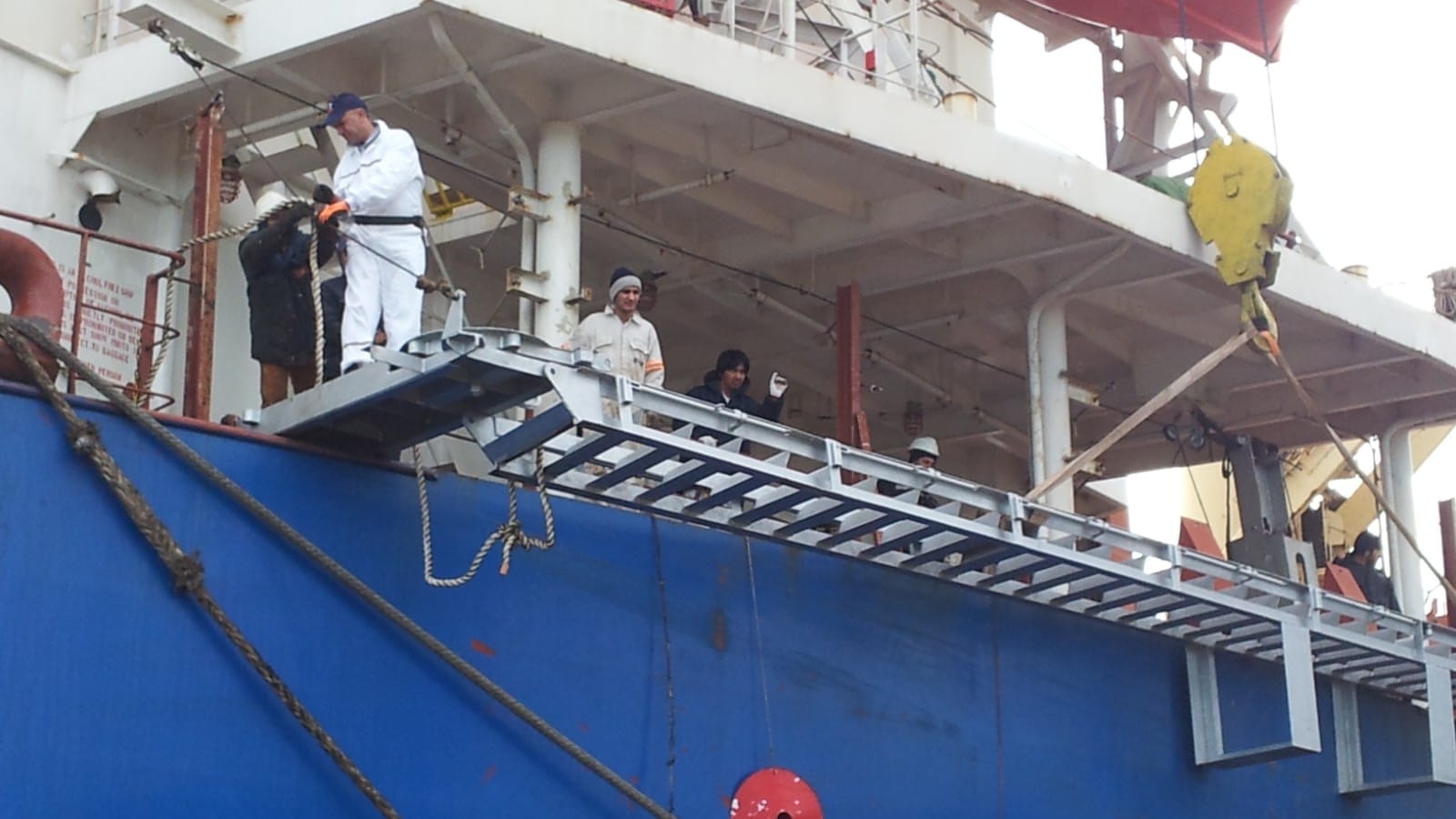 M/V Nord Maru: gangway repair during cargo discharge 7