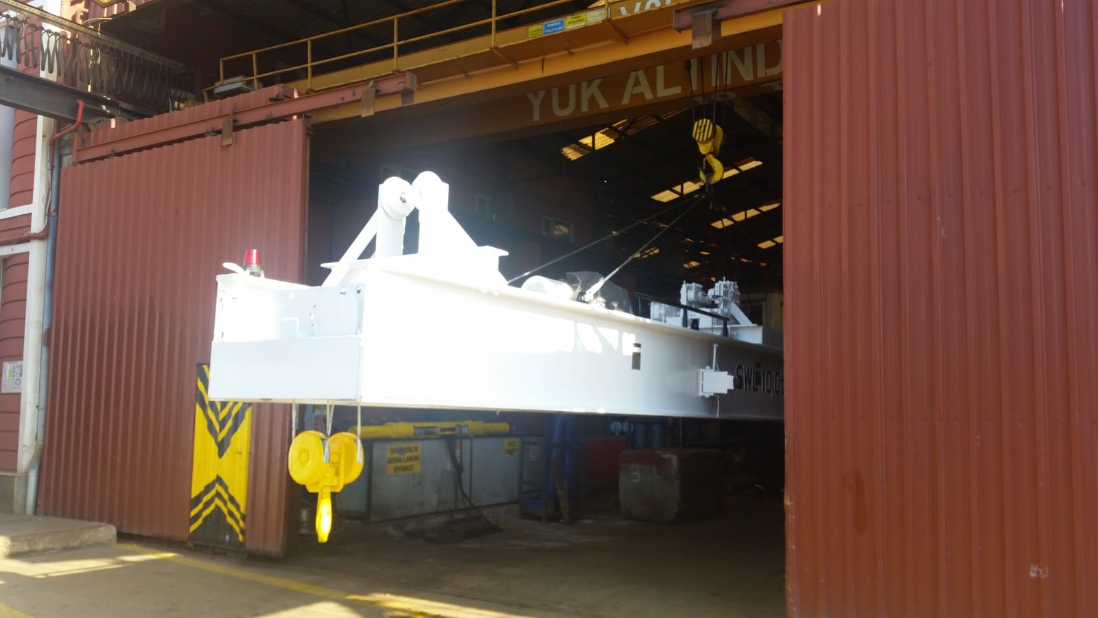 M/V Blandine: rebuilding a 10-tonne monorail provision crane 8