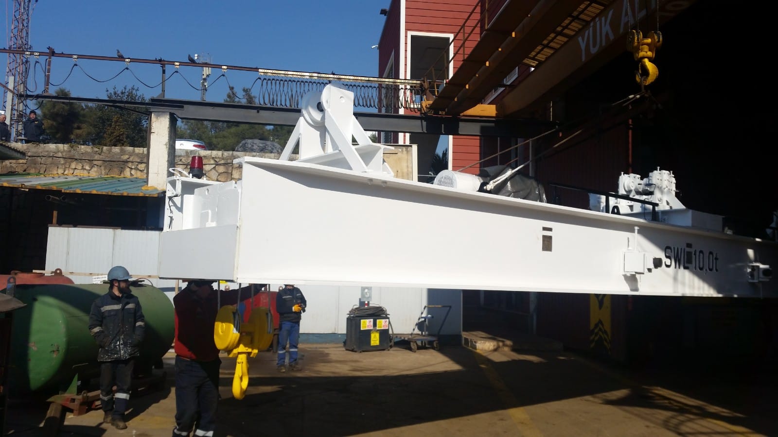 M/V Blandine: rebuilding a 10-tonne monorail provision crane 9